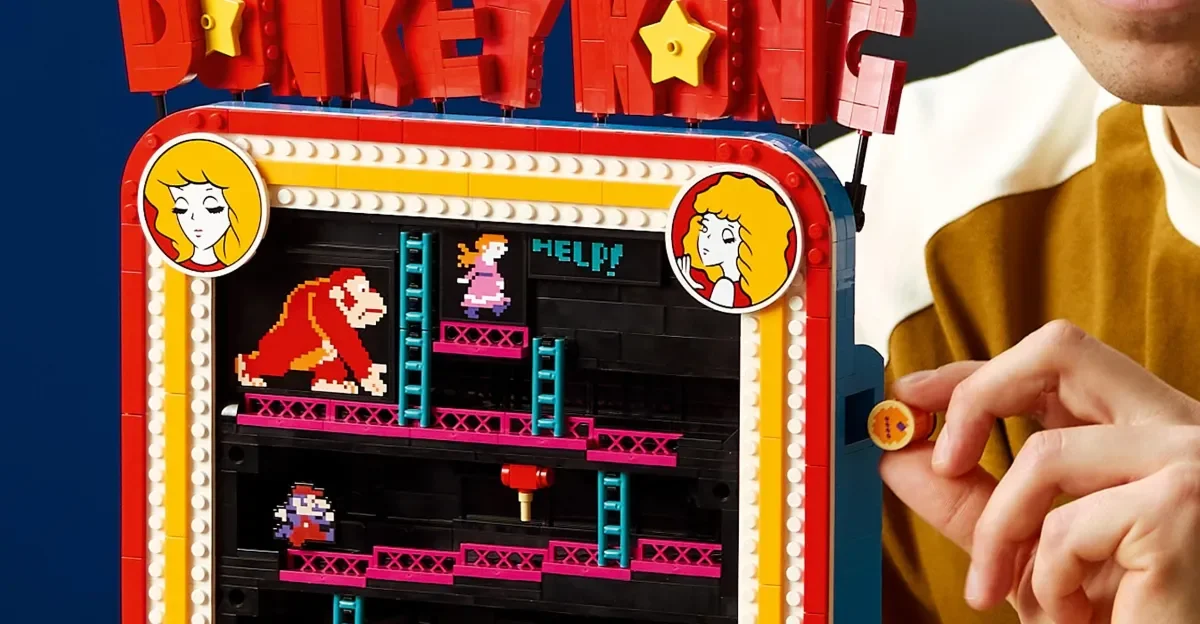 Lego Donkey Kong arcade cabinet spins endless barrels, Miyamoto reportedly approves