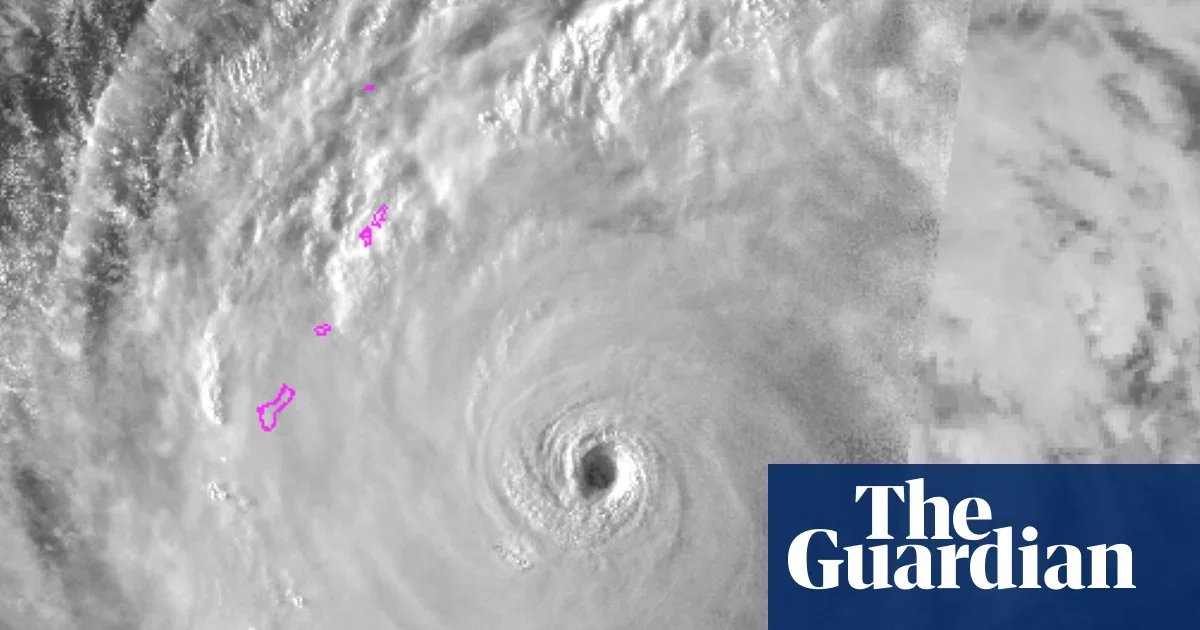Super Typhoon Sinlaku closes in on Mariana Islands with likely Cat 4–5 landfall