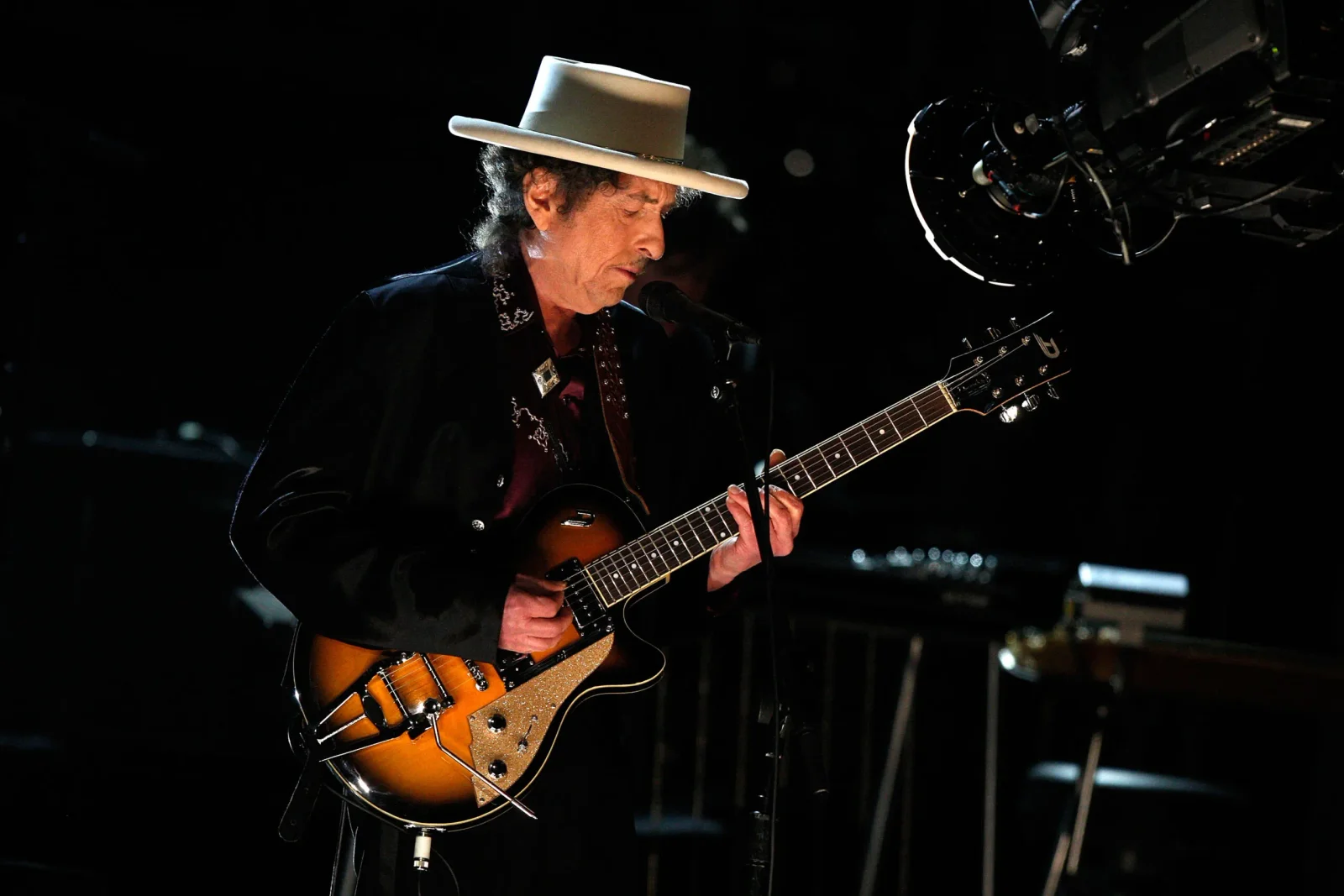 Dylan Recruits Joel Paterson as Sole Guitarist After Band Shakeup