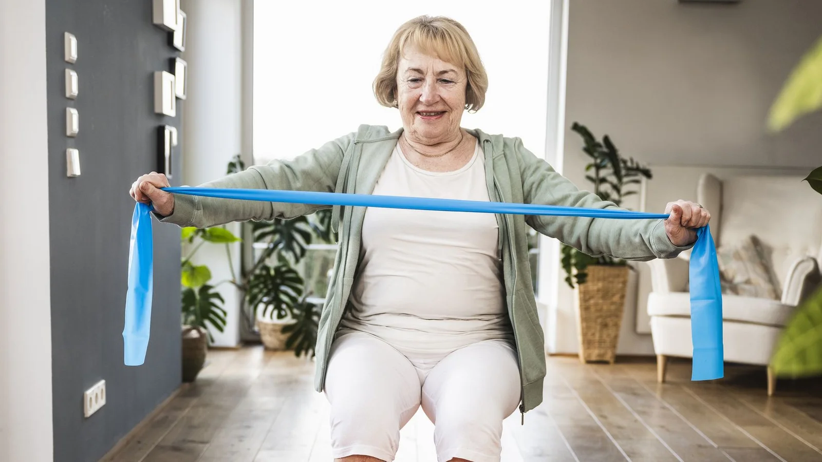 Four-move resistance-band routine helps seniors boost mobility and daily strength
