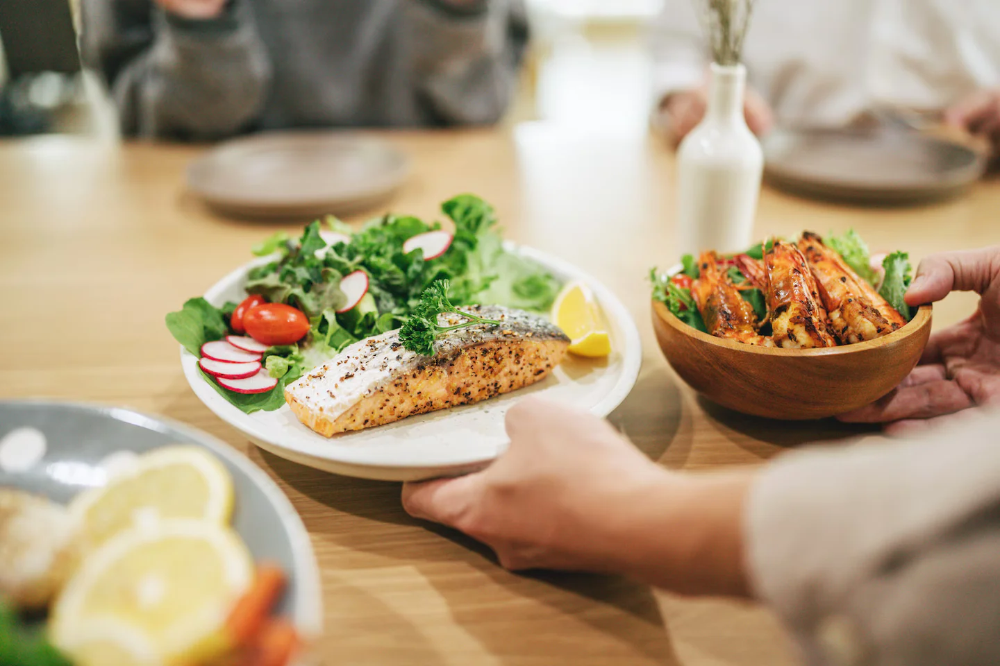 Anti-inflammatory eating linked to lower dementia risk in at‑risk adults, study finds