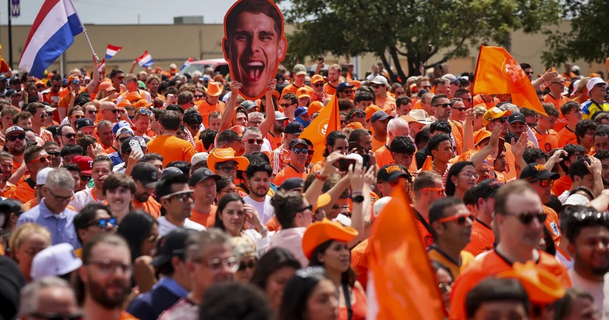 Orange Army Turns Arlington Orange Ahead of Netherlands-Japan World Cup