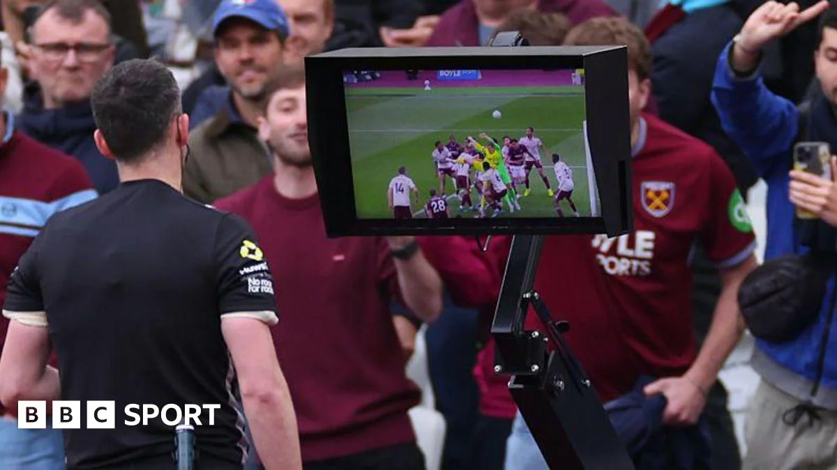 VAR negates Arsenal goal after keeper foul by West Ham