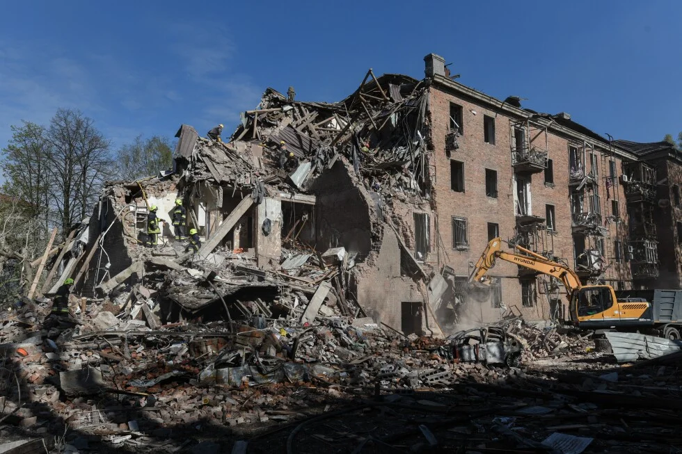 Civilians hurt as a night of Russia-Ukraine strikes spurs talk of peace