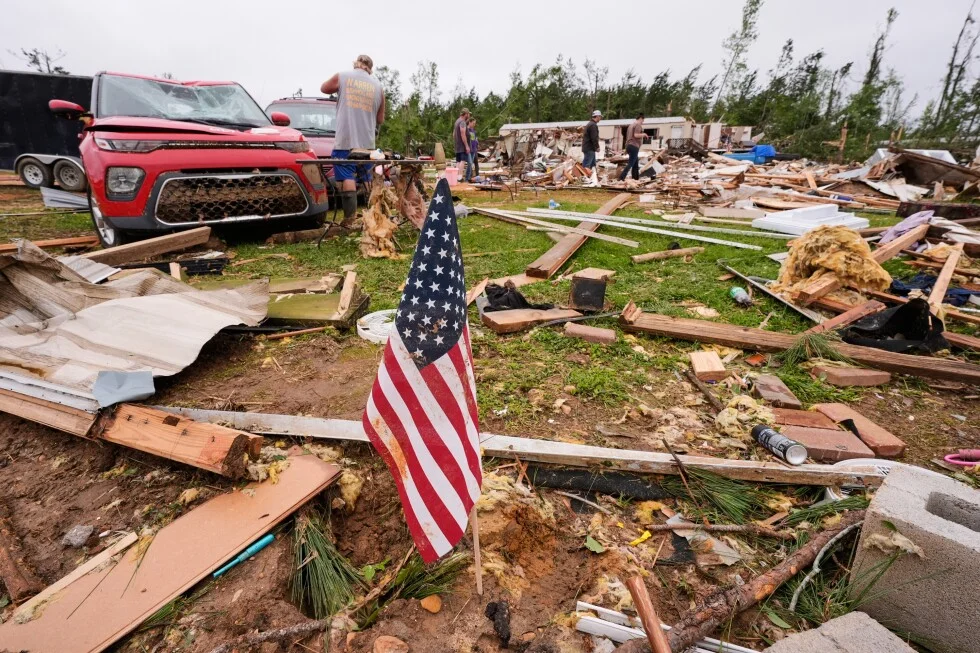Meowing Miracle: Kitten Rescued from Mississippi Tornado Rubble