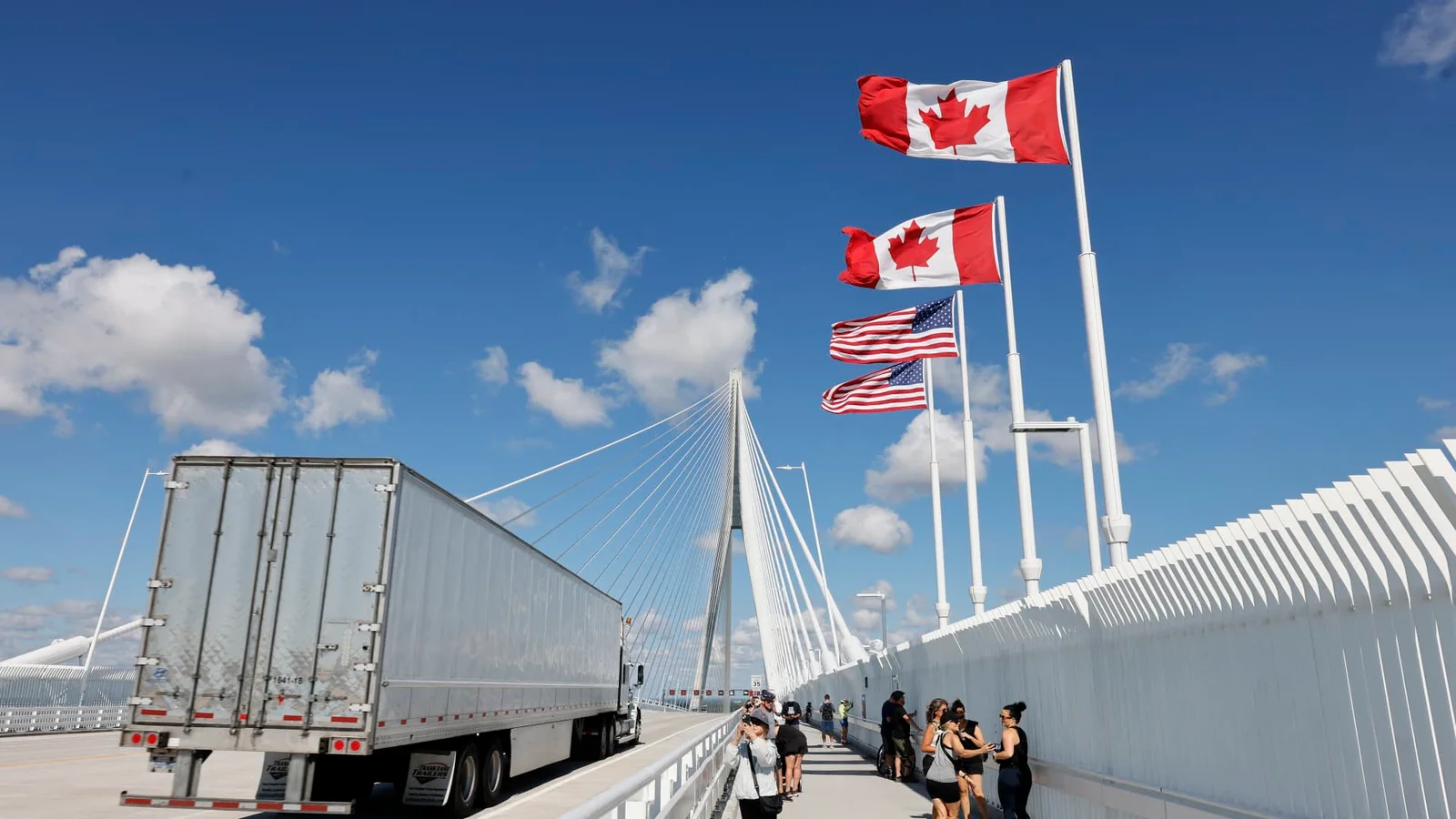 Canada Hits Back With Up to 50% Tariffs on $27.6B U.S. Goods