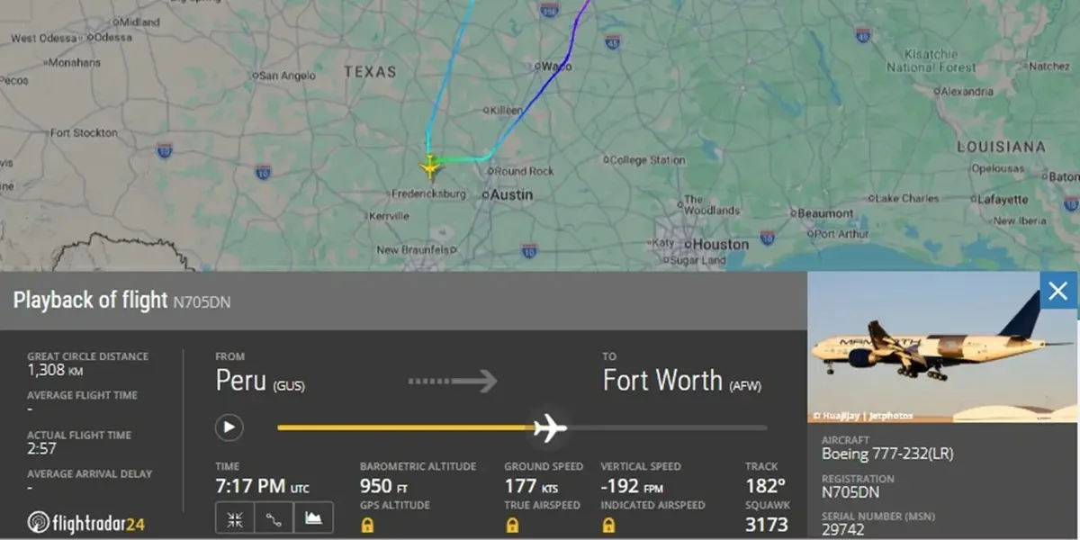 Boeing 777 Freighter's Ultra-Low Texas Flyby Triggers FAA Scrutiny