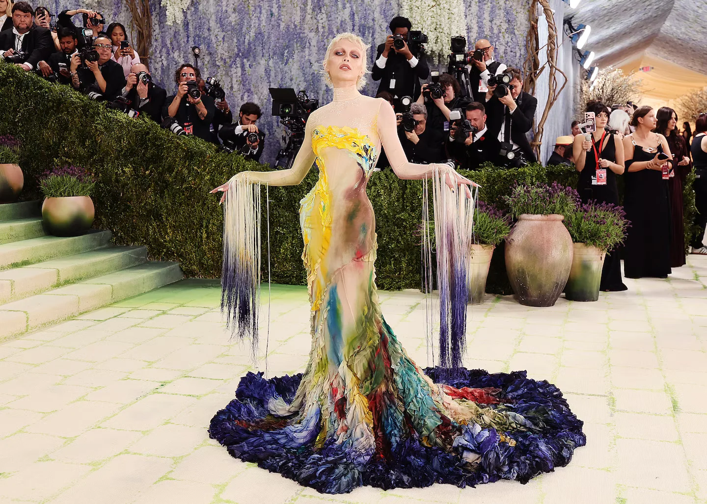 Met Gala 2026 Opens on the Red Carpet with Wintour and Chamberlain at the Forefront