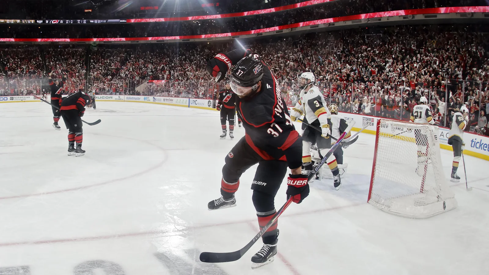 Bussi Leads Hurricanes to 3-2 Series Edge in Game 5