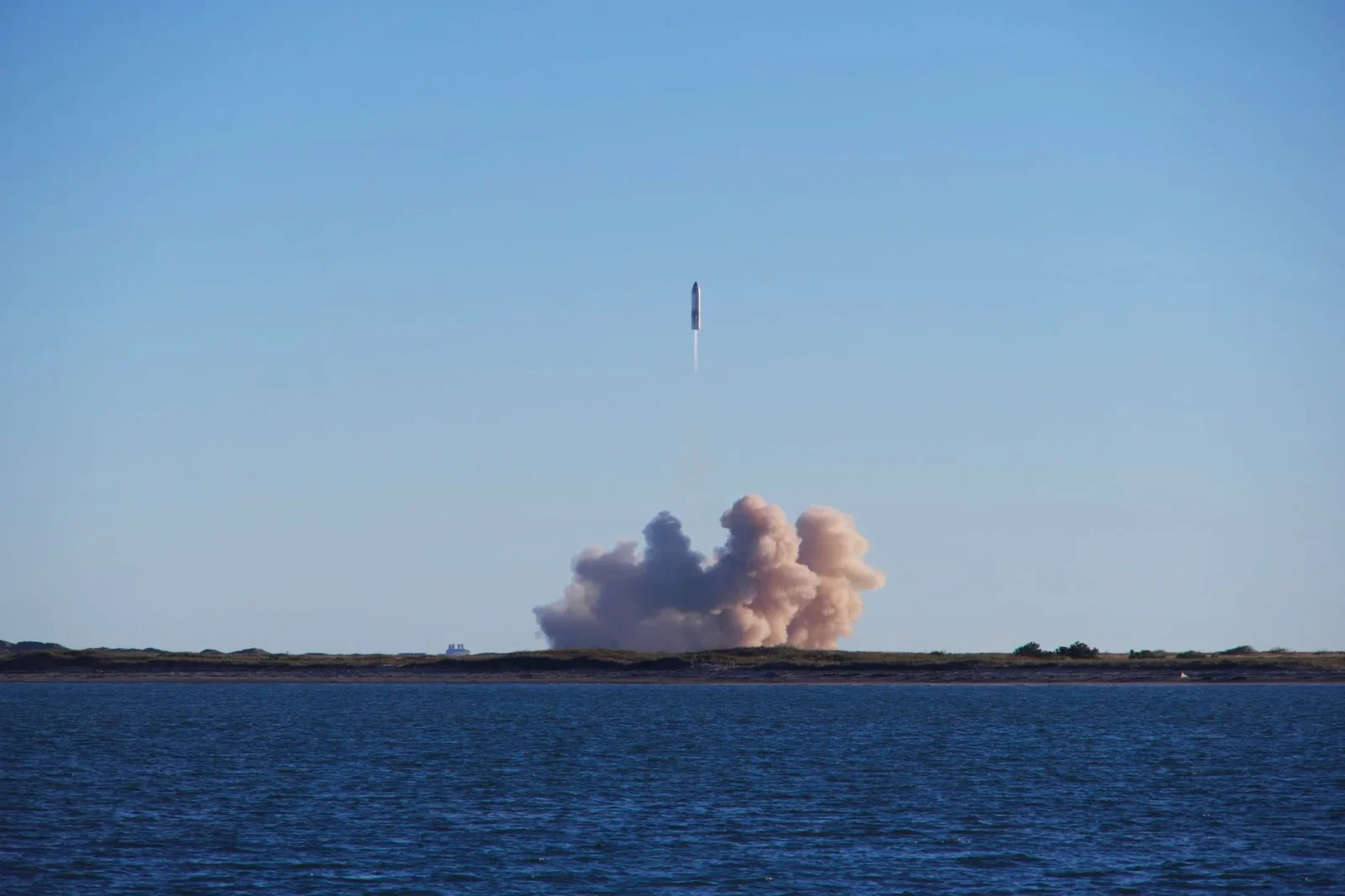 Starship’s Moonshot Thrust Tops Saturn V, but Orbital Refueling Remains Unproven