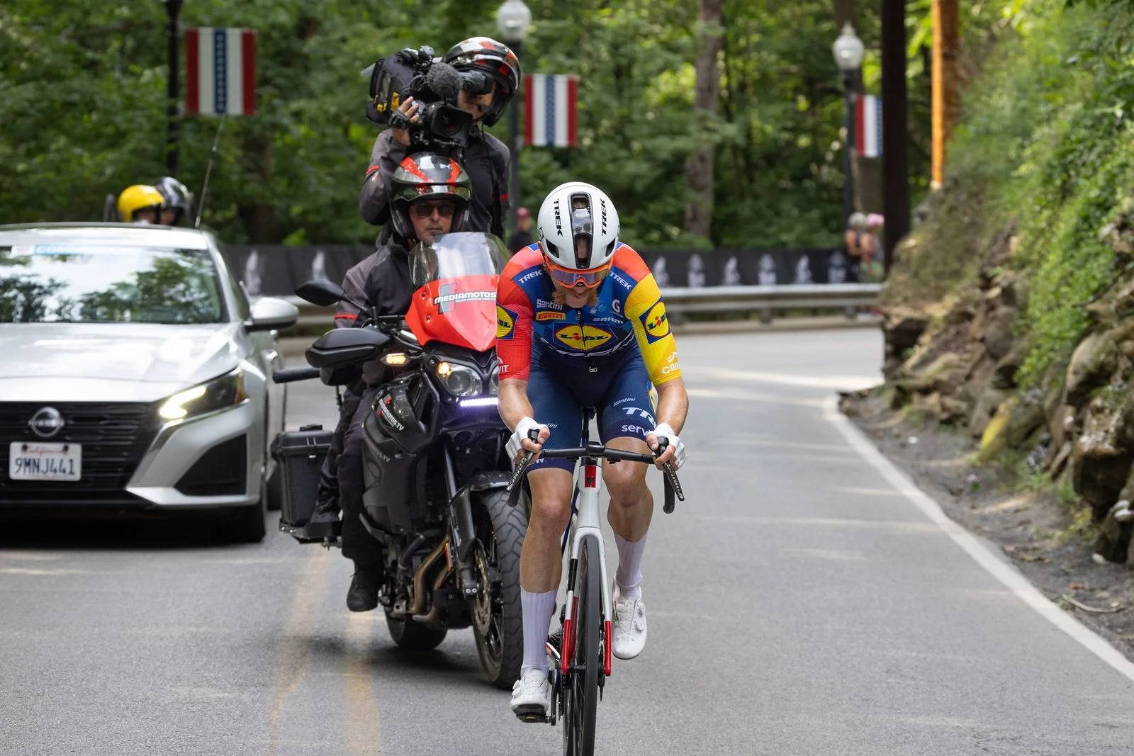 Simmons solos to third US Pro title with late race break