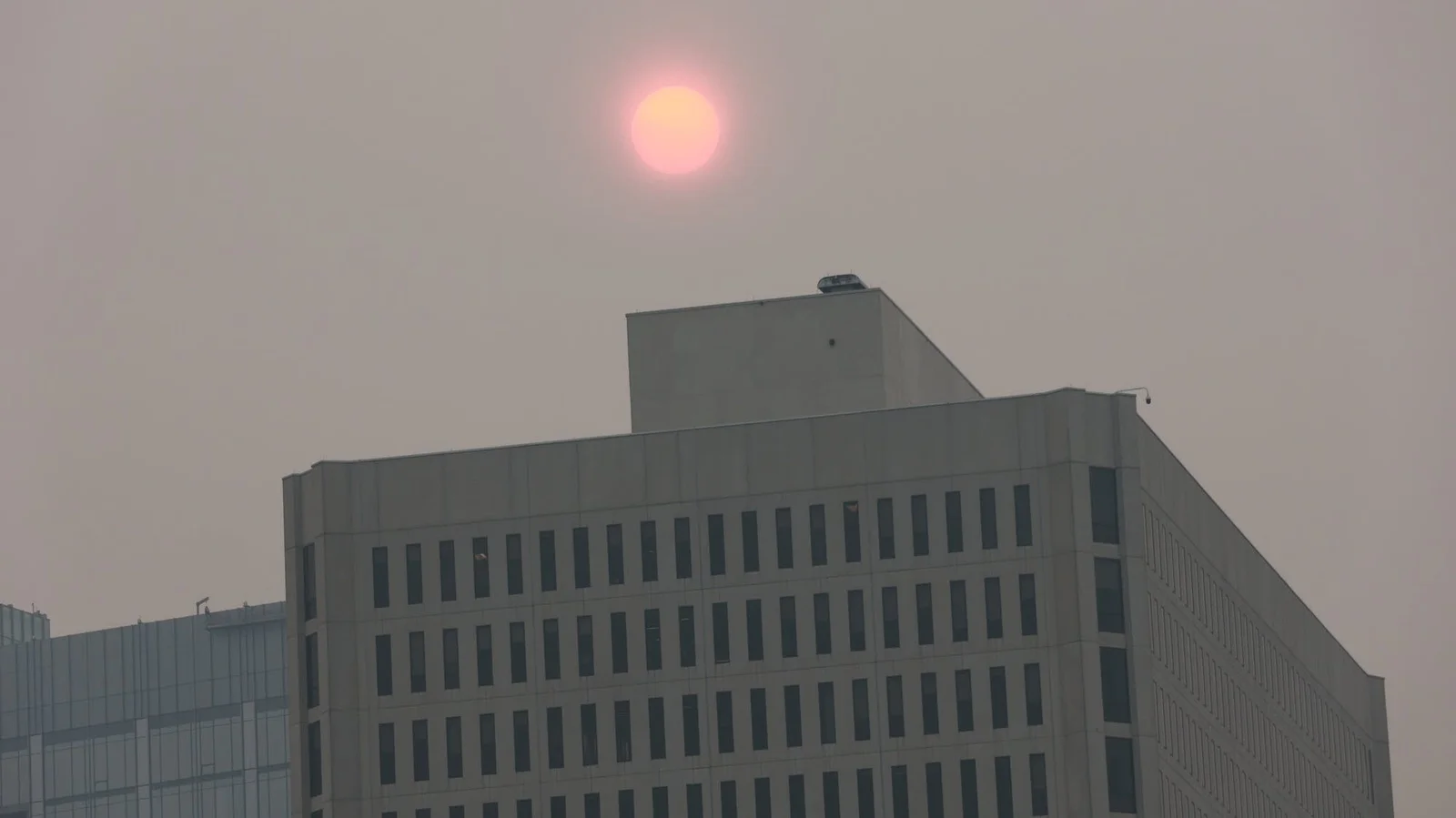"Smoke and Air Quality Concerns Persist in Minnesota, Possible Relief with Weekend Showers"