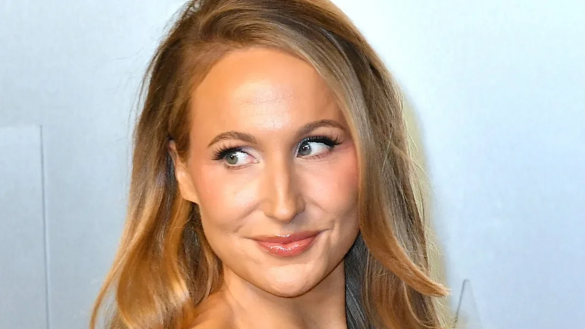 Nikki Glaser: I’m In Charge and OK With My Boyfriend Hooking Up With Others