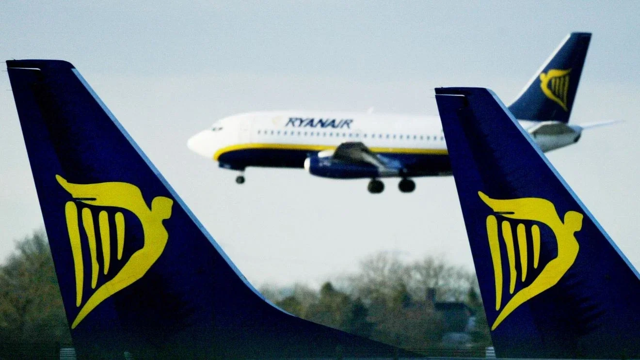 Window blowout on Ryanair 737 forces emergency return to Greece, passenger nearly sucked out