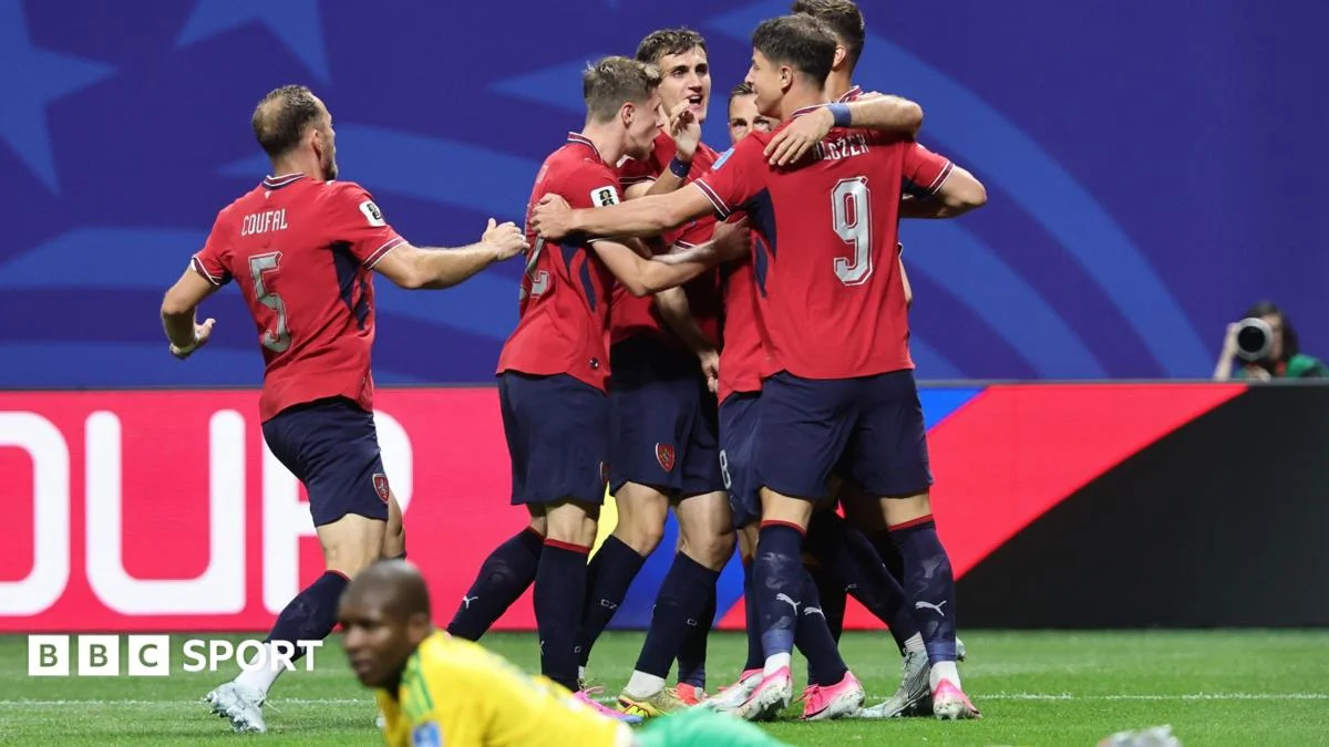 Sadílek fires Czech Republic past South Africa to open Group A