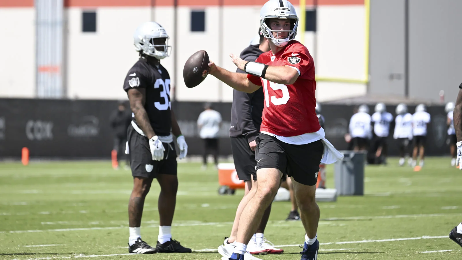 Rookie Mendoza Endures Rough Day in Raiders Camp