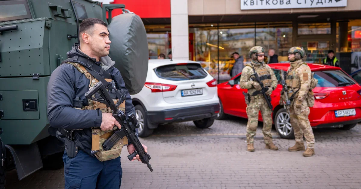Kyiv Gunman Siege Ends; Six Dead in Supermarket Attack