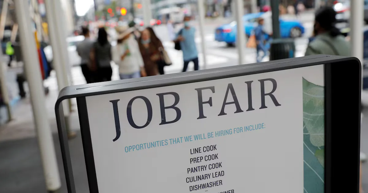US Labor Market Tightens as Jobless Claims Fall and Fraudulent Filings Are Erased