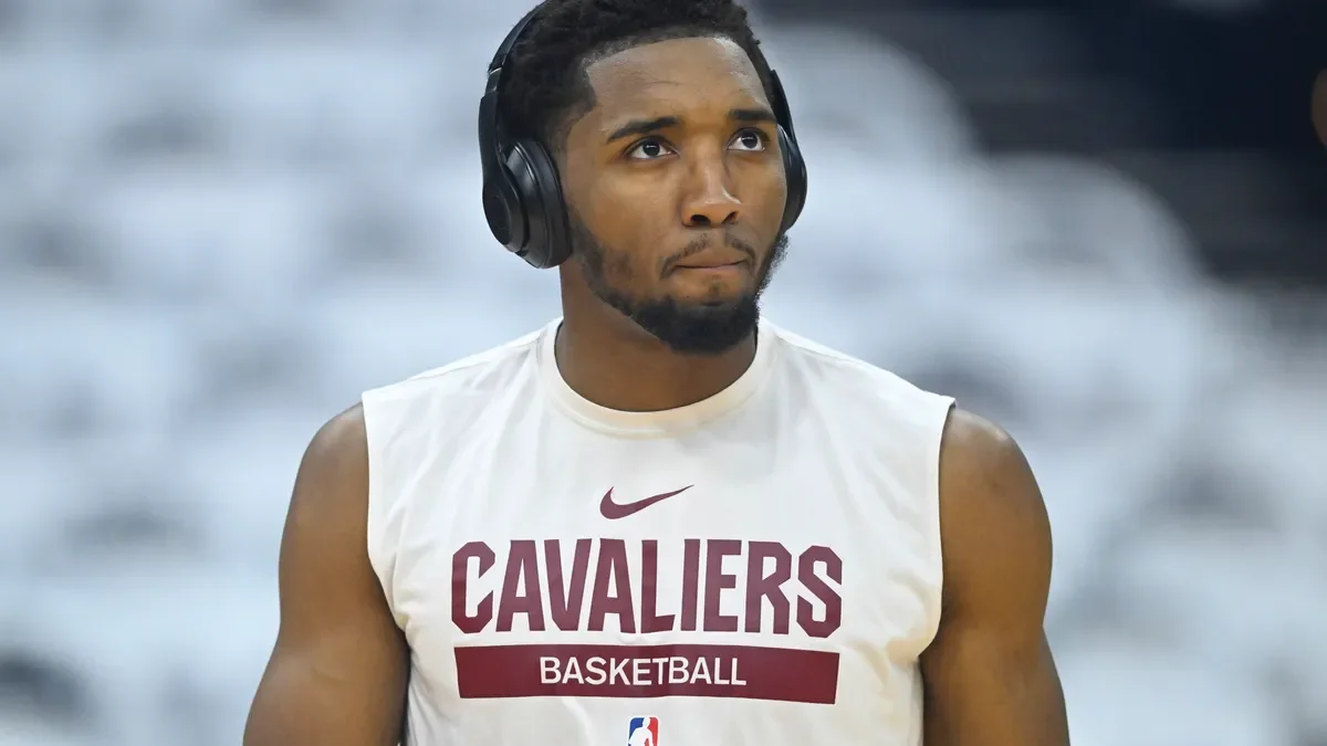 Knicks stun Cavaliers in Game 1 of NBA playoffs.