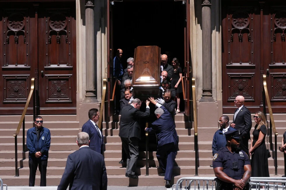 Star-Studded Farewell: Clive Davis Remembered by Springsteen and Warwick