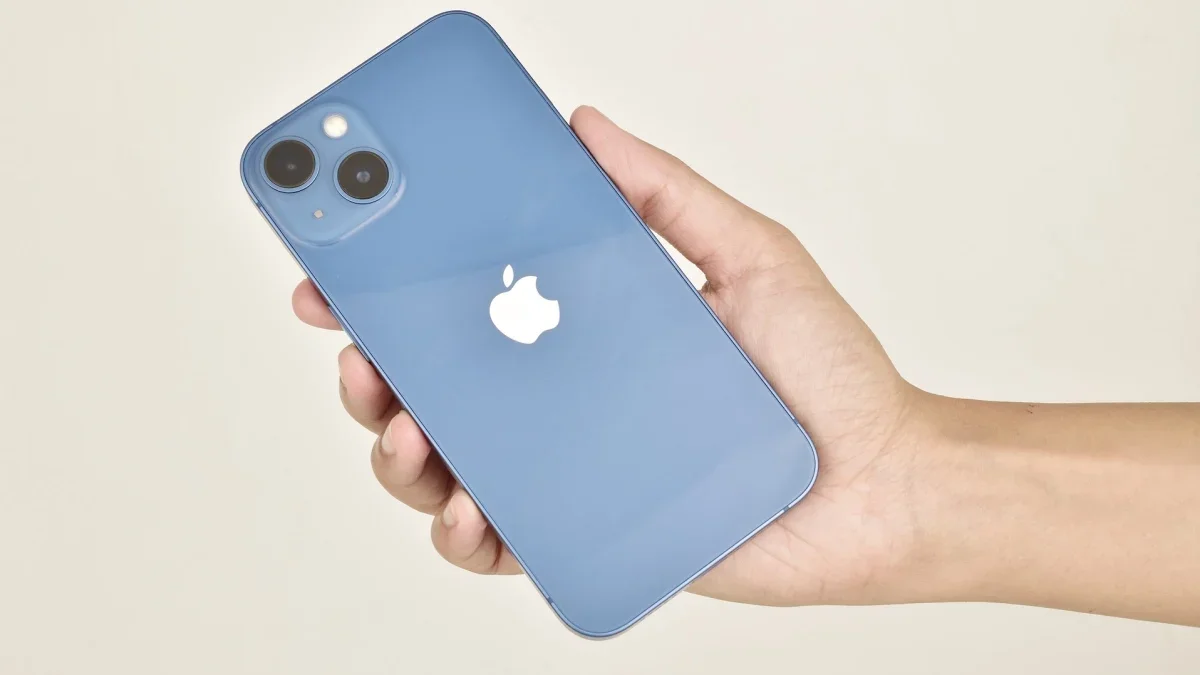 Resist the upgrade: why holding onto your old phone helps your wallet and the planet