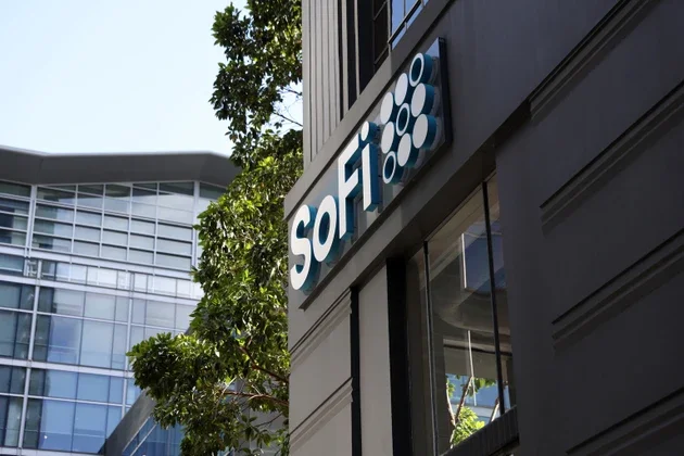 SoFi Falls on In-Line Q1, Guidance Unchanged