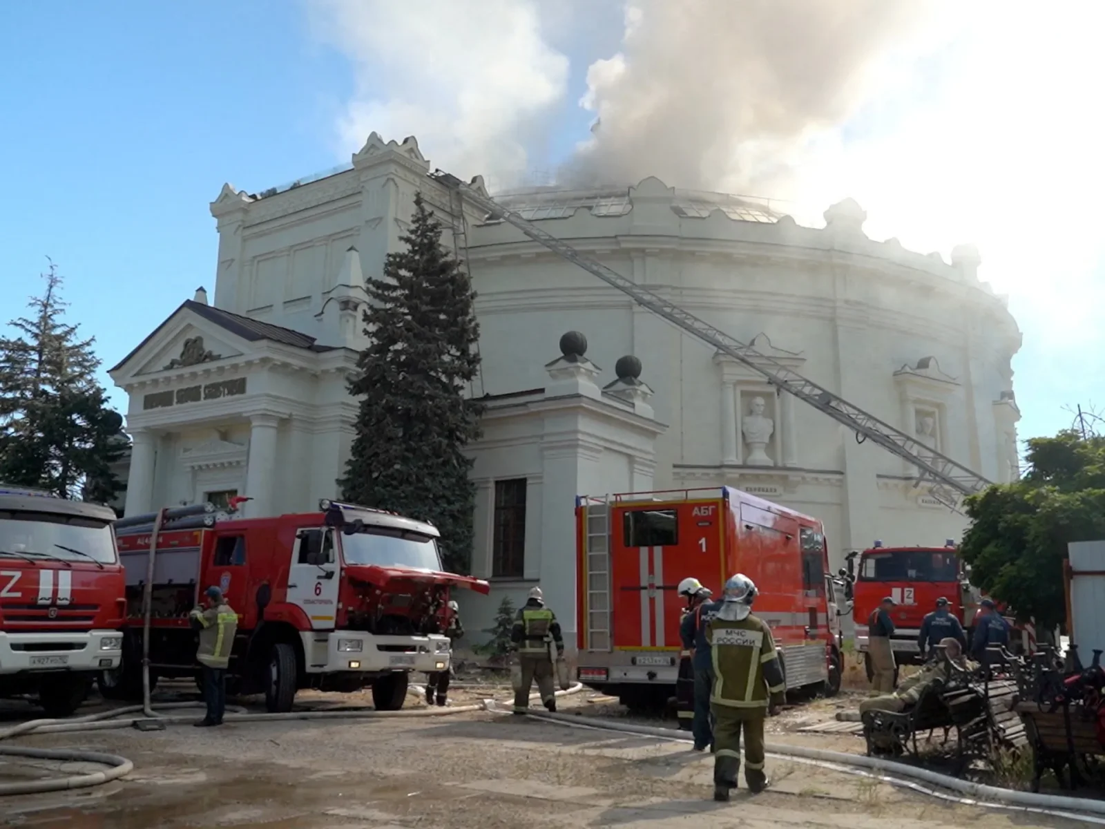 Drones Strike Sevastopol Museum and Mariupol Port as Crimea Faces Blackouts