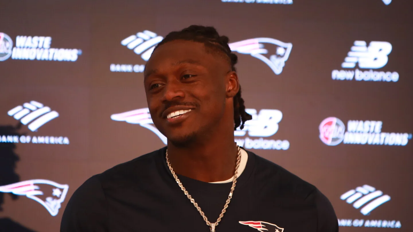 A.J. Brown embraces a versatile role as he settles into the Patriots system, Vrabel says