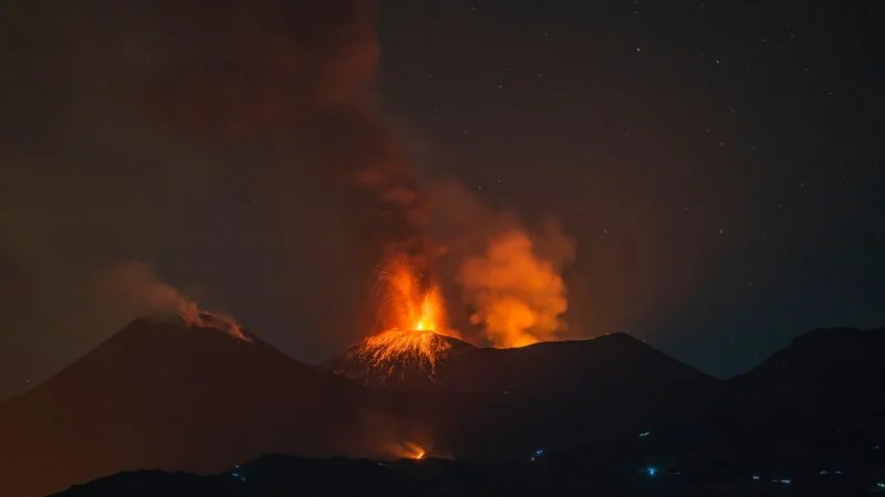 Lightning Strike Kills American Tourist on Mount Etna, Sicily