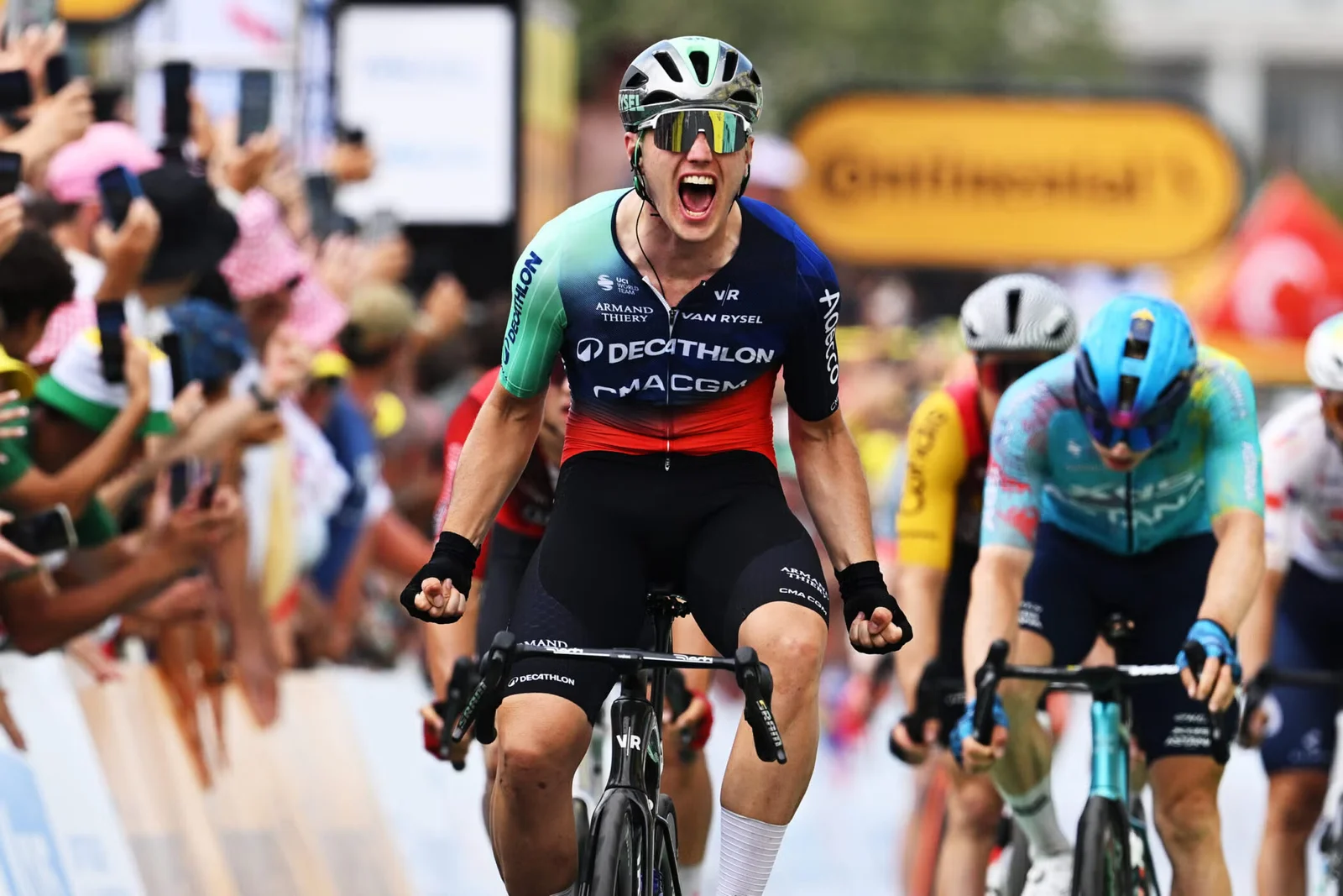 Kooij Fires Opening Punch in Tour de France Sprint