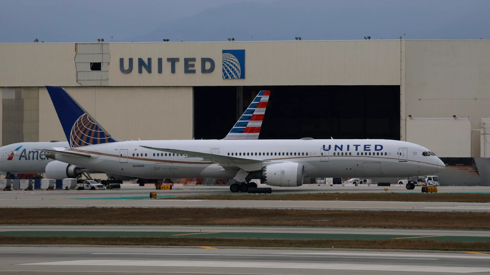 Airfares Rise as U.S. Airlines Hold Strong Demand Amid Fuel Spike
