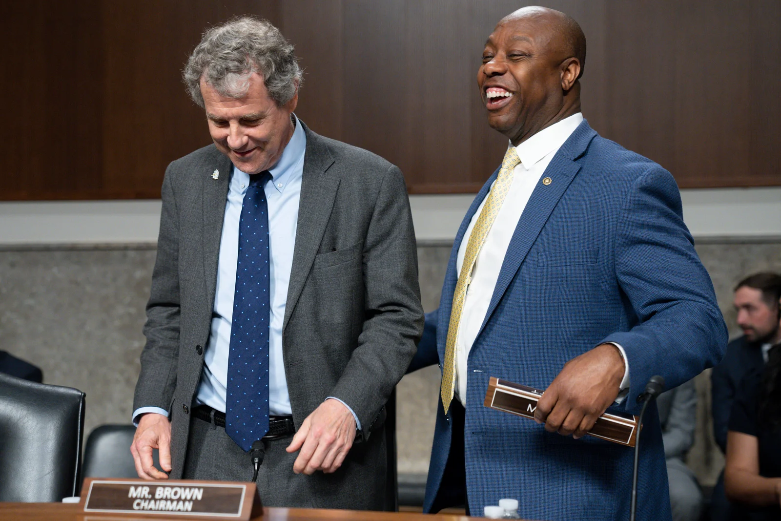 Senate bill proposes seizing pay of failed bank CEOs.