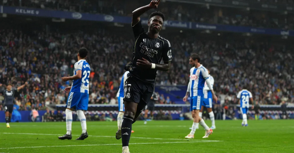 Vinícius doubles down to keep Real Madrid's title hopes alive ahead of Clásico
