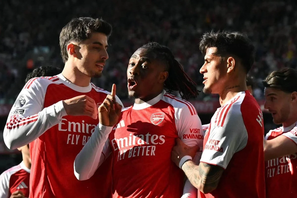 Arsenal reclaim top spot with 1-0 win over Newcastle