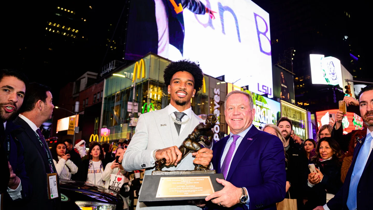 Daniels asks LSU to return Heisman copy amid No. 5 jersey feud
