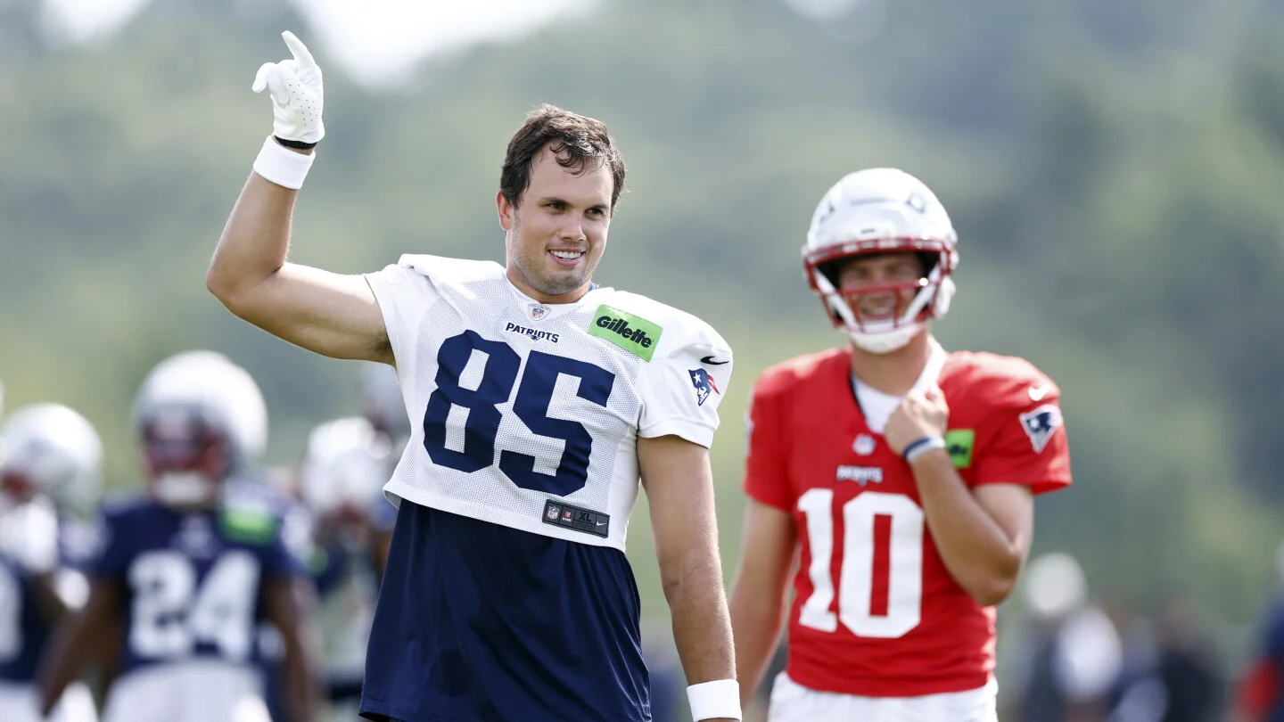 Hunter Henry inks two-year extension with Patriots
