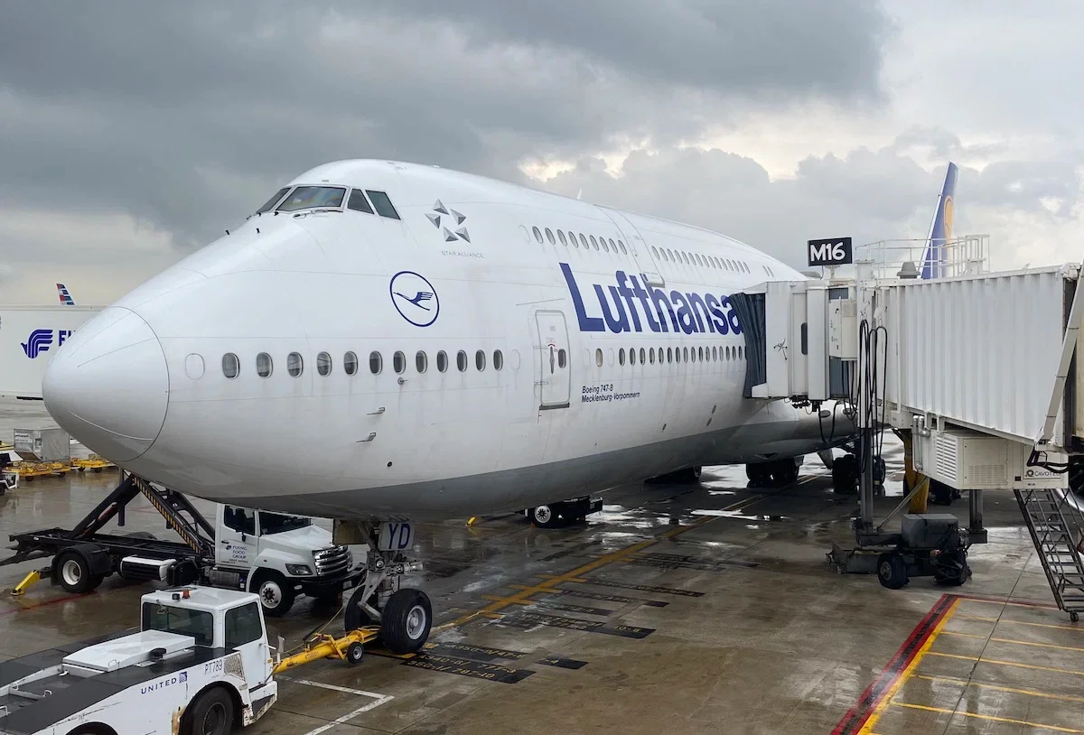 EU flight-delay rules gain stronger consumer protections while keeping payouts intact