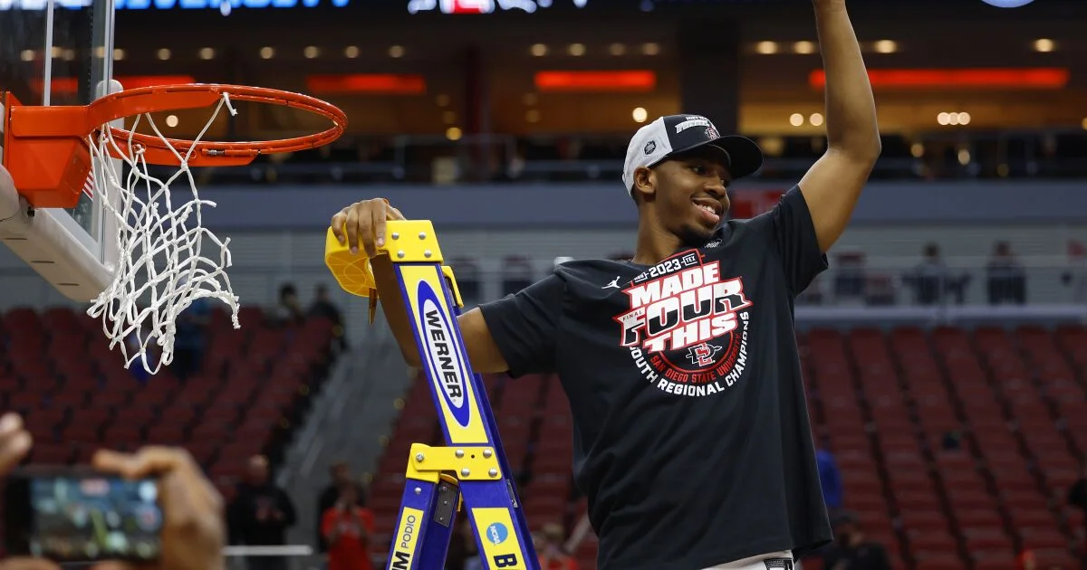 FAU advances to Final Four with dramatic win and radio broadcast mishap.