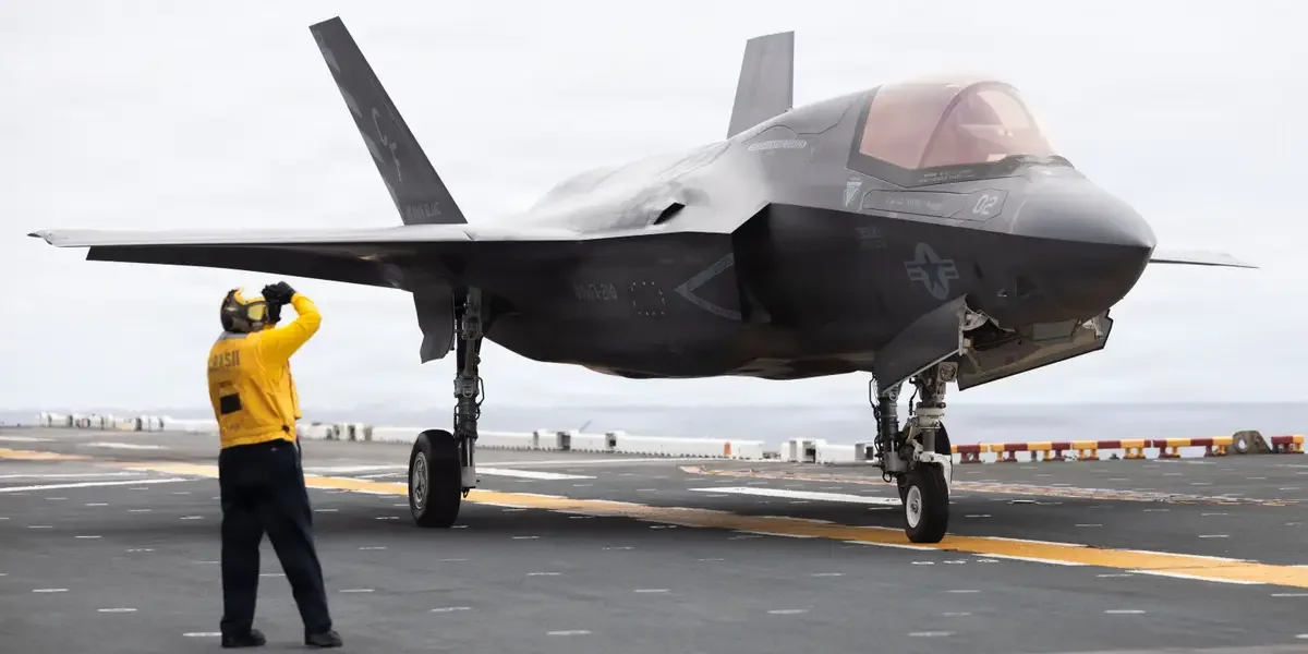 Harrier Vets Relearn Flight Rules to Master the F-35 Landing