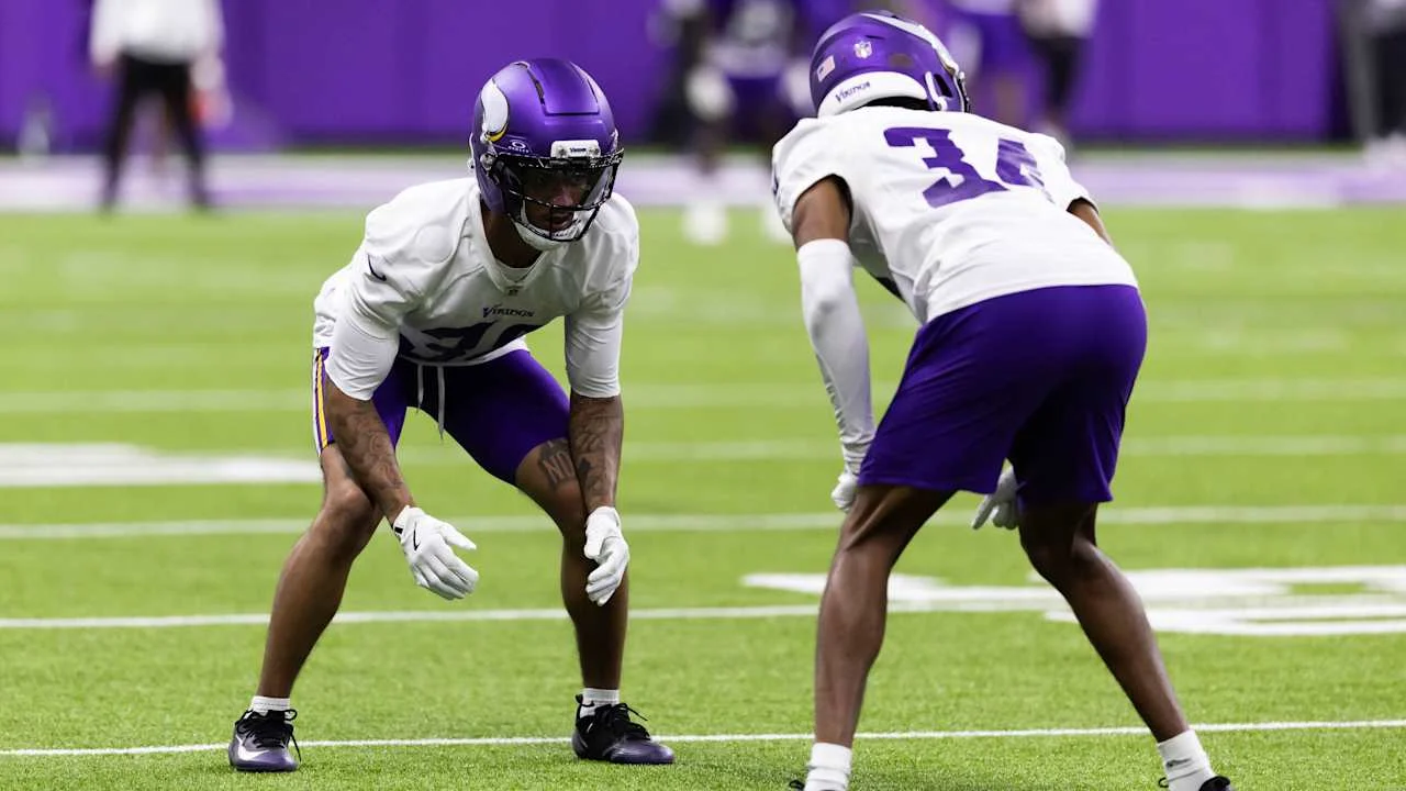 Vikings Minicamp Day 3: Helmets Off, Young Playmakers Step Up
