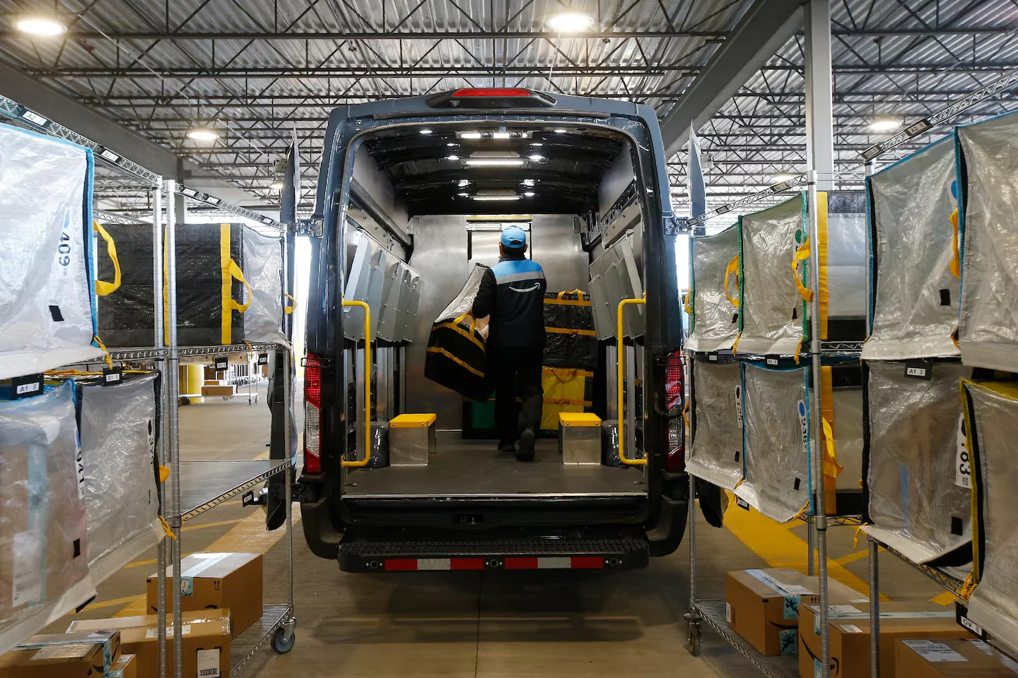 Amazon Delivery Drivers in California Unionize with Teamsters