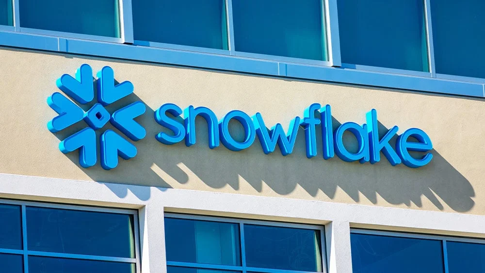 Snowflake's Sales Forecast Miss Leads to Plunge in Stock