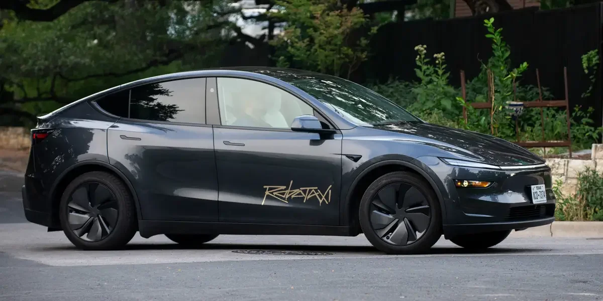 Dallas Rider’s Tesla Robotaxi Trip Highlights Early Autonomy Hurdles