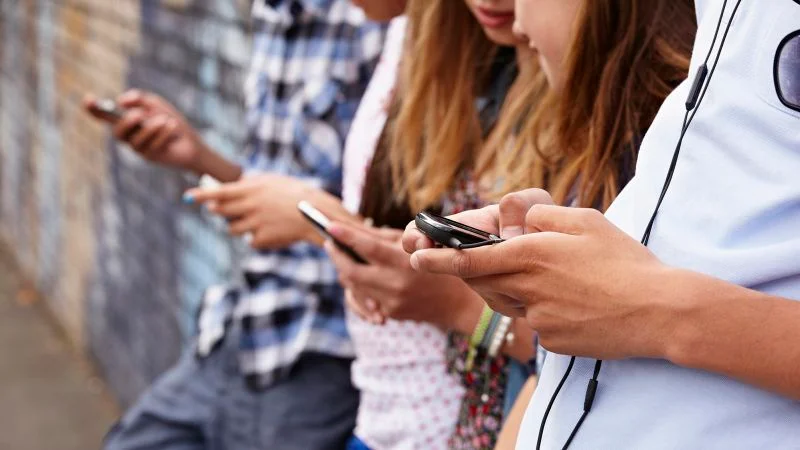 States Enforce Parental Control Over Children's Social Media Usage