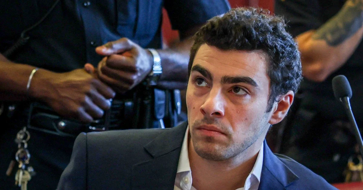 Evidence Wins: Gun and Notebook Admitted in Mangione Murder Trial