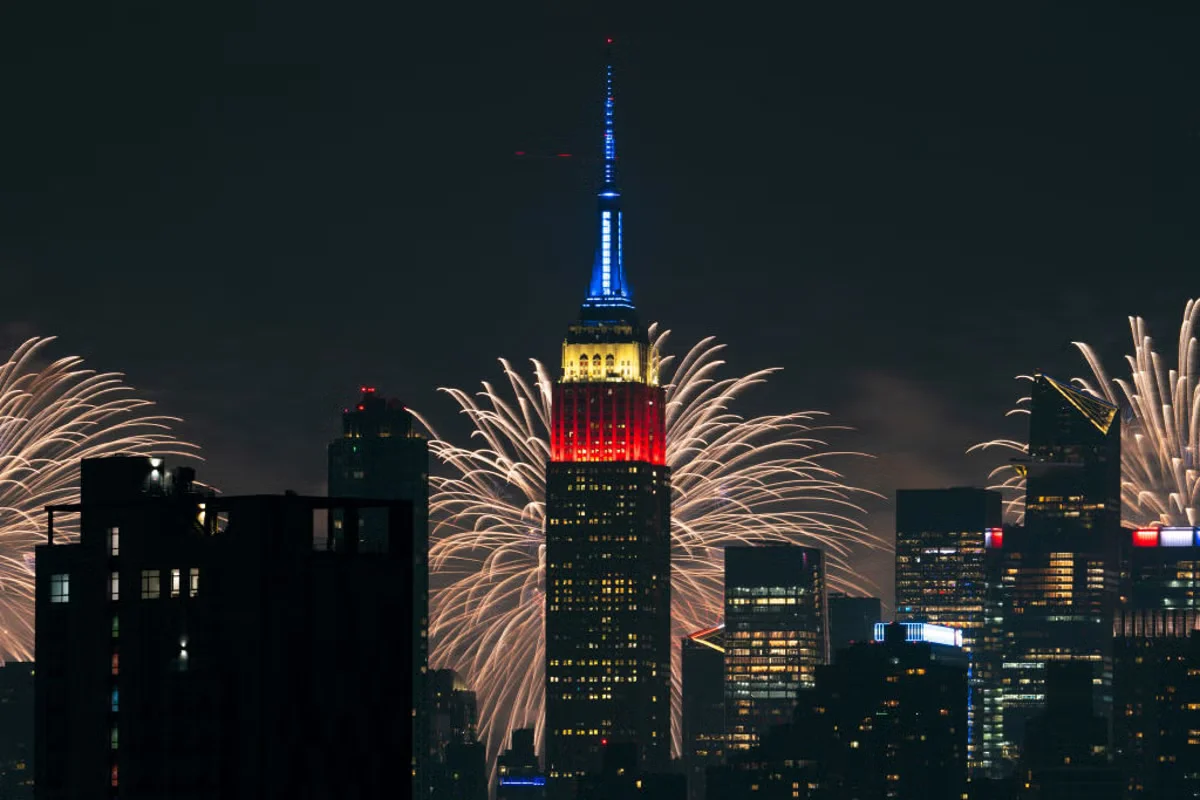 USA’s 250th birthday heats up with fireworks and a Brooklyn Bridge blaze
