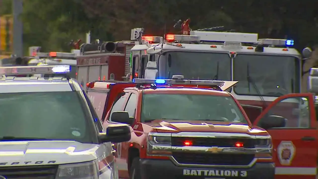Apartment complex fire injures 5.