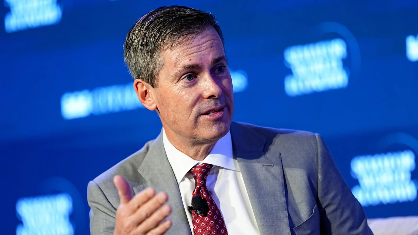 Lilly lifts 2026 outlook on booming GLP-1 drugs