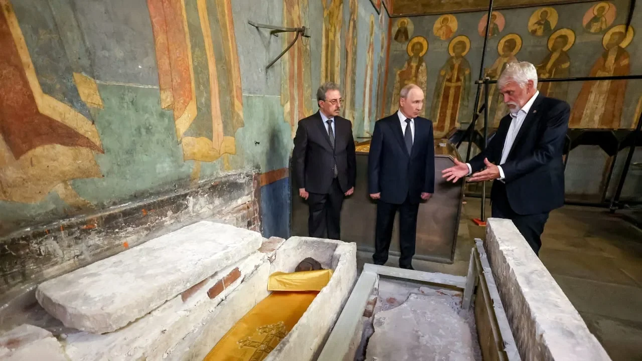 Putin Witnesses Unearthed Remains of Dmitry Donskoy at Kremlin Cathedral