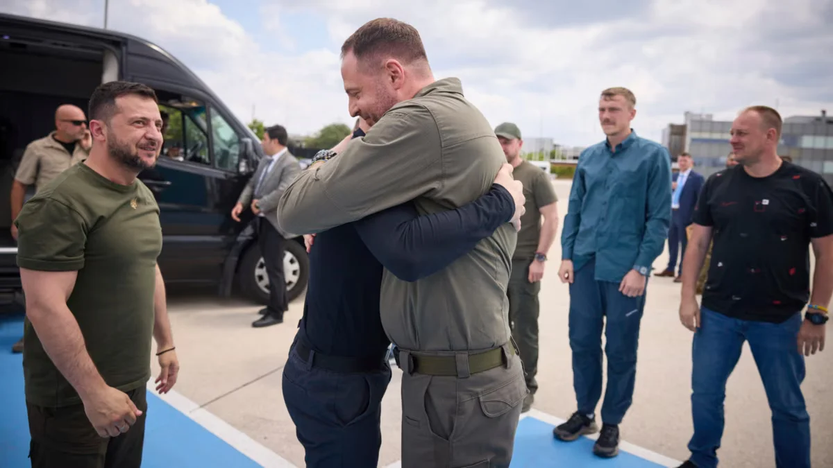 Zelenskiy Angers Kremlin with Return of Azovstal Commanders from Turkey